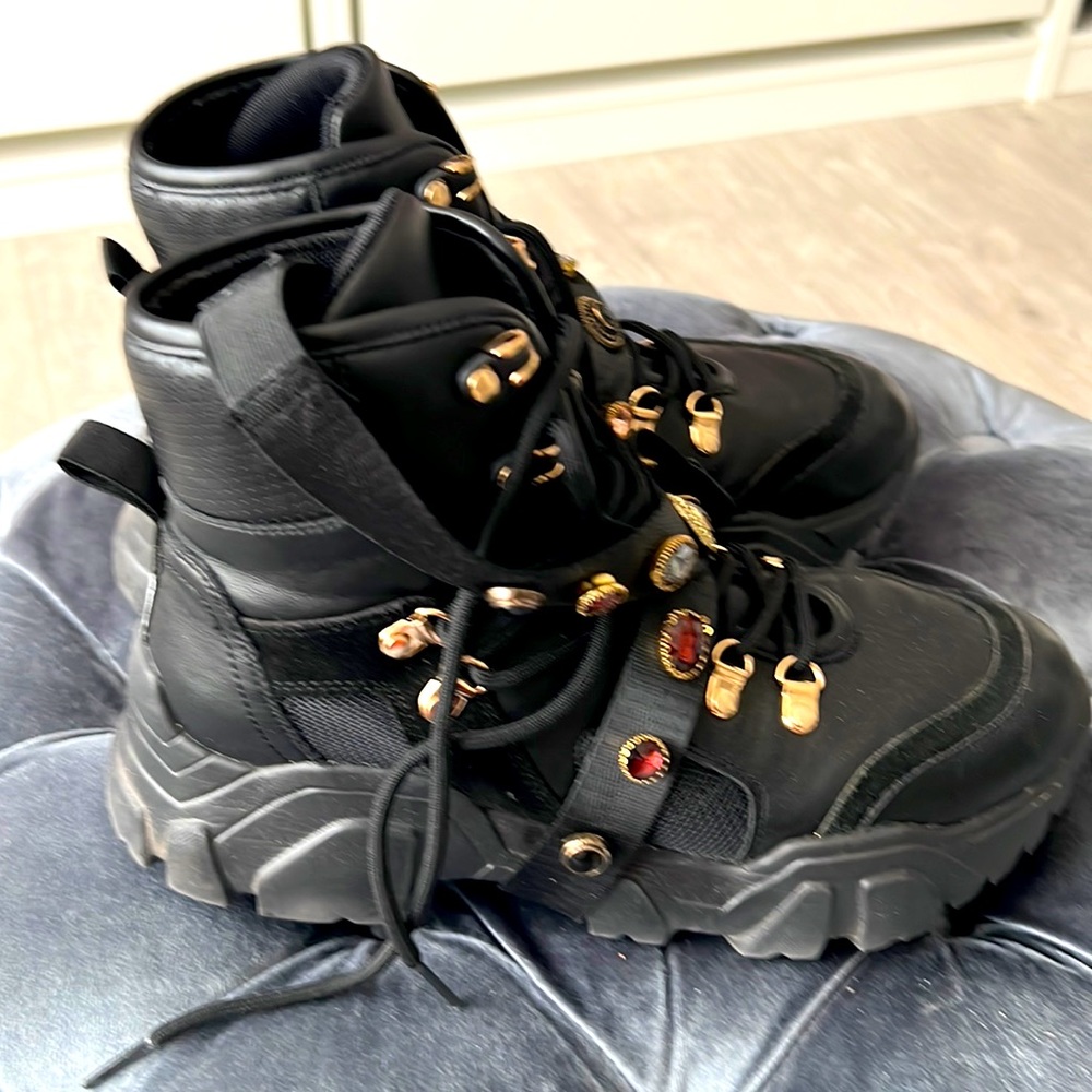 Colors of California ankle  boots  Size 10